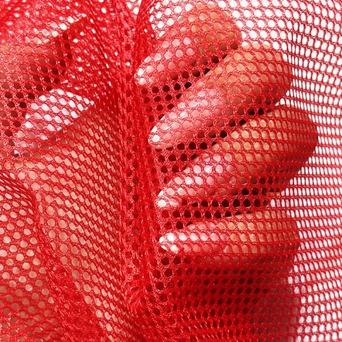 sit-polyesterova-pro-obleceni-cervena-oko-2x2mm.jpg