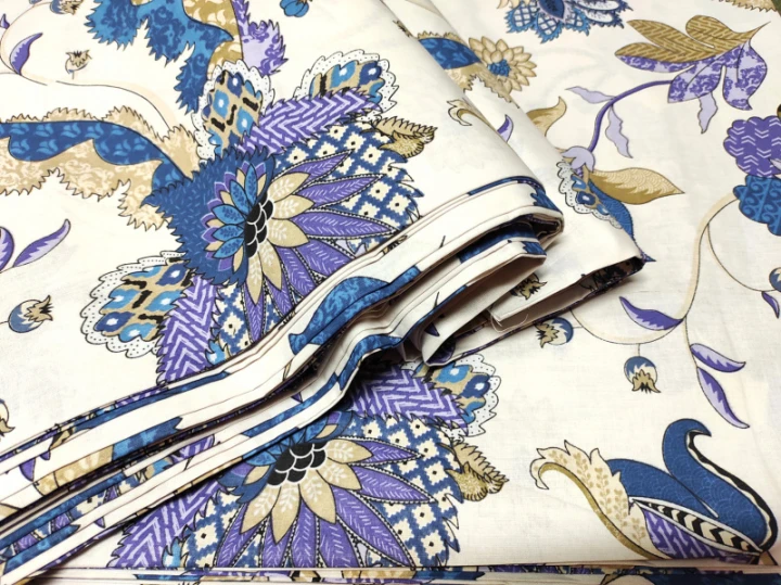 tissu-coton-au-metre-imprime-poviev-violet-sur-blanche-444.jpg