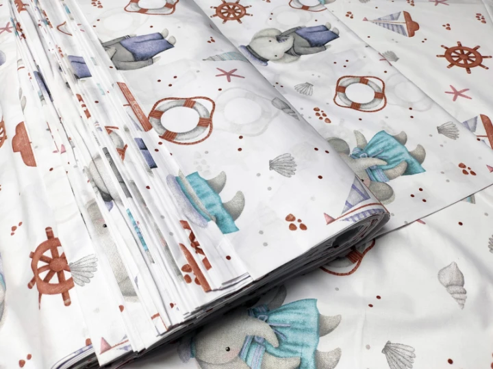 tissu-en-coton-motif-elephants-et-gouvernail-sur-blanc-690-5.jpg