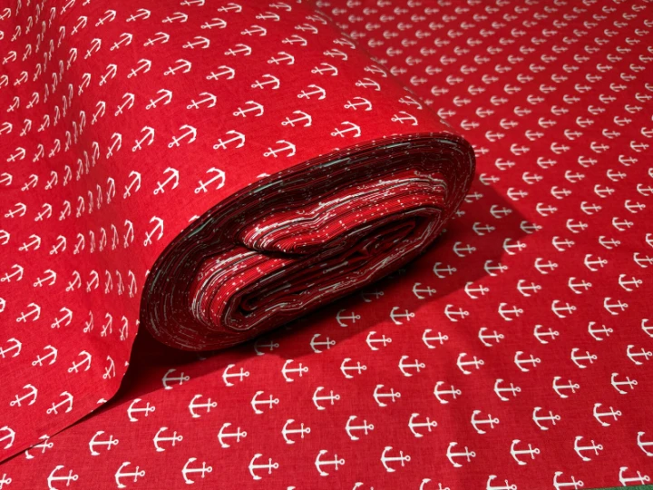 tissu-coton-au-metre-imprime-volants-blanche-sur-rouge.jpg