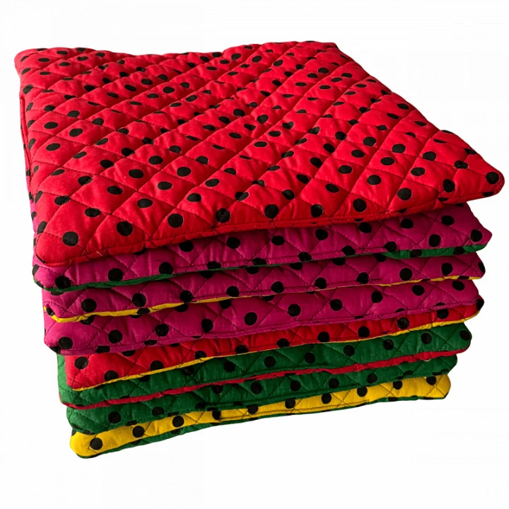 coussin-d-assise-40x40x2cm-pois-noir-10mm-4.png