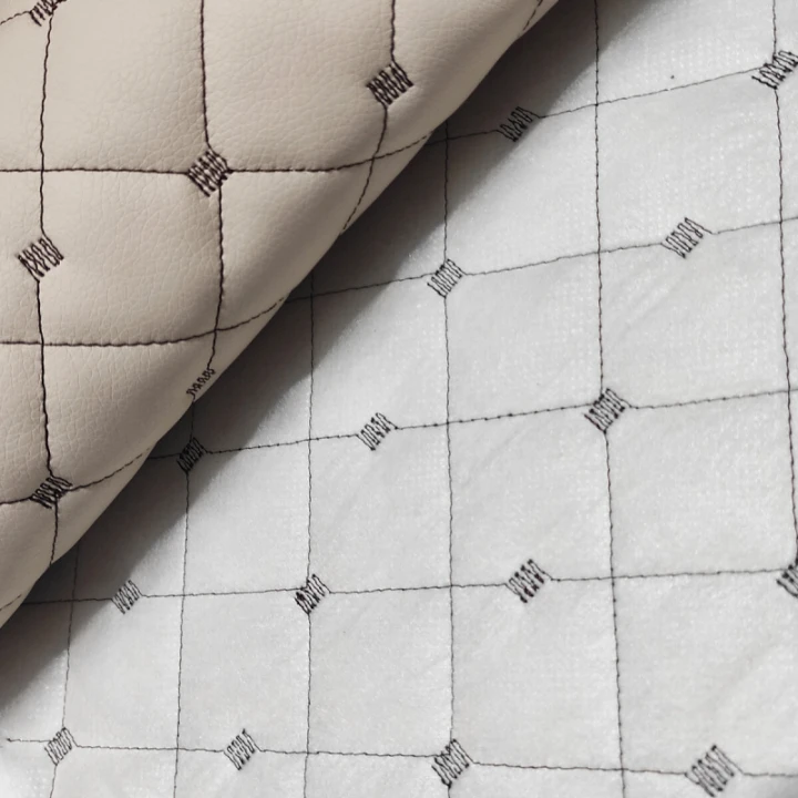 cuir-ecologique-mix-3x3-cm-couleur-beige-cousu-avec-des-fils-marron-metrage-145-cm.jpg