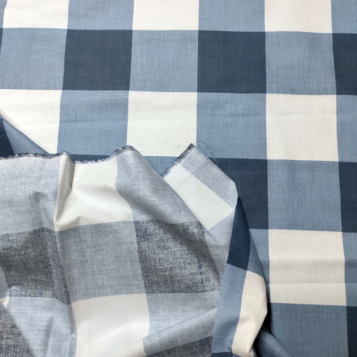 tissu-coton-au-metre-couleur-blanche-carreaux-bleu-8-cm.jpg