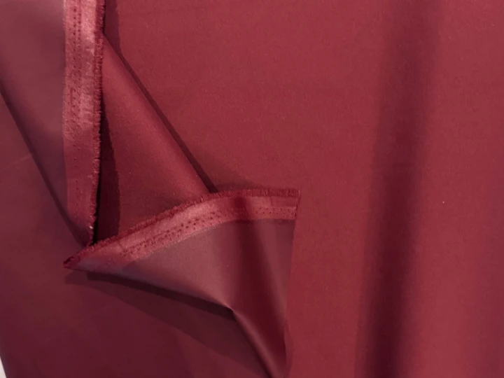 tissu-impermeable-premium-couleur-bordeaux-160-cm-2.jpg