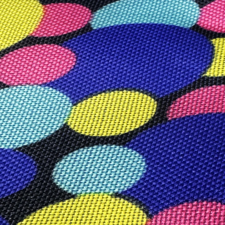 le-tissu-pvc-kodura-600x300-multicouleur-balles.jpg