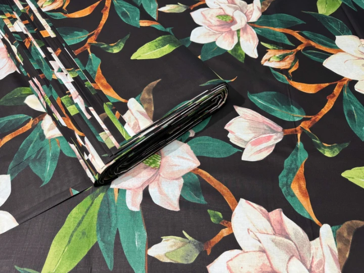 tissu-coton-au-metre-motif-fleurs-noir-1613.jpg