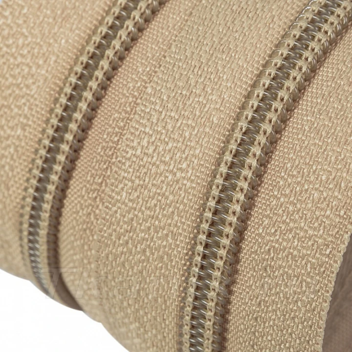 zip-spiralovy-bezovy-8-mm-metraz.jpg