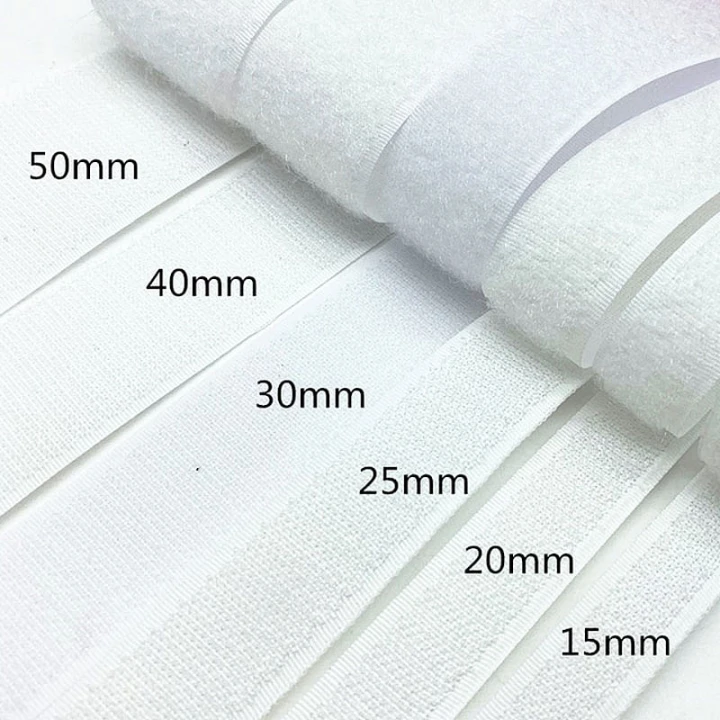 pasek-na-suchy-zip-smycky-a-hacek-bily-20-100-mm-x-25-bm-800x800.jpg