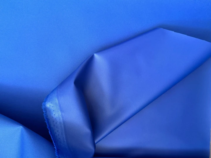 tissu-impermeable-premium-couleur-bleu-160-cm-1.jpg