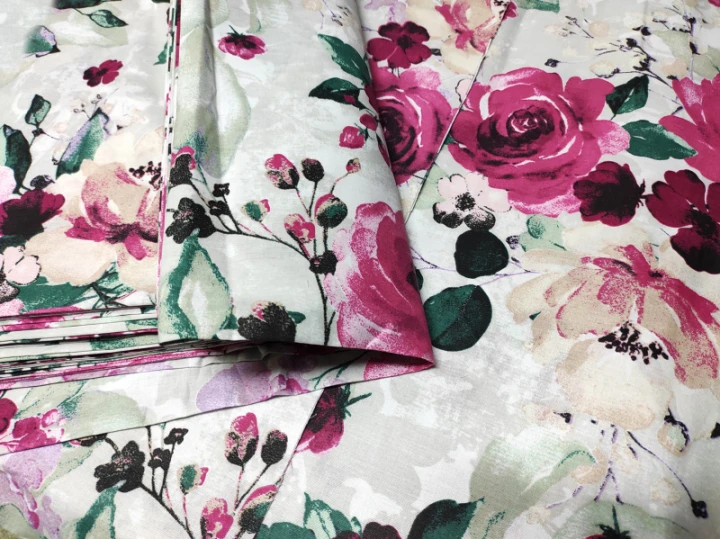 tissu-coton-au-metre-imprime-fleurs-roses-sur-blanche-555.jpg
