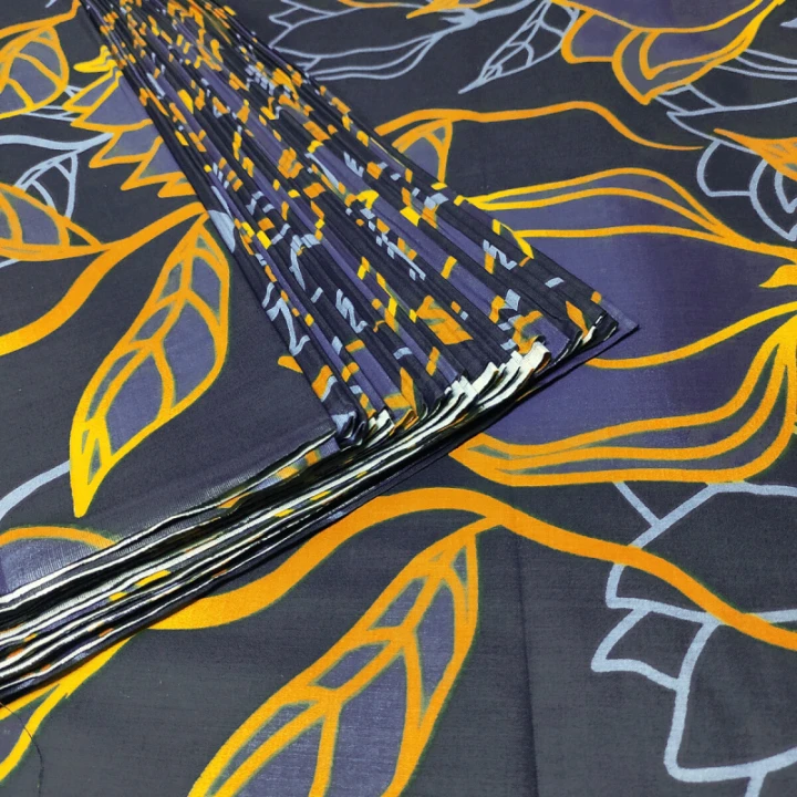 tissu-coton-au-metre-motif-hi-tech-1622-555.jpg