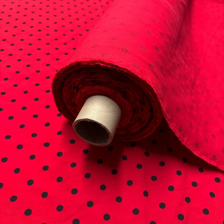 tissu-coton-au-metre-couleur-rouge-pois-noir-7-mm.jpg